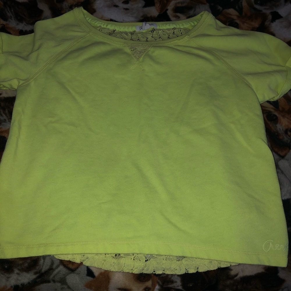 A cute neon green crop top❤️